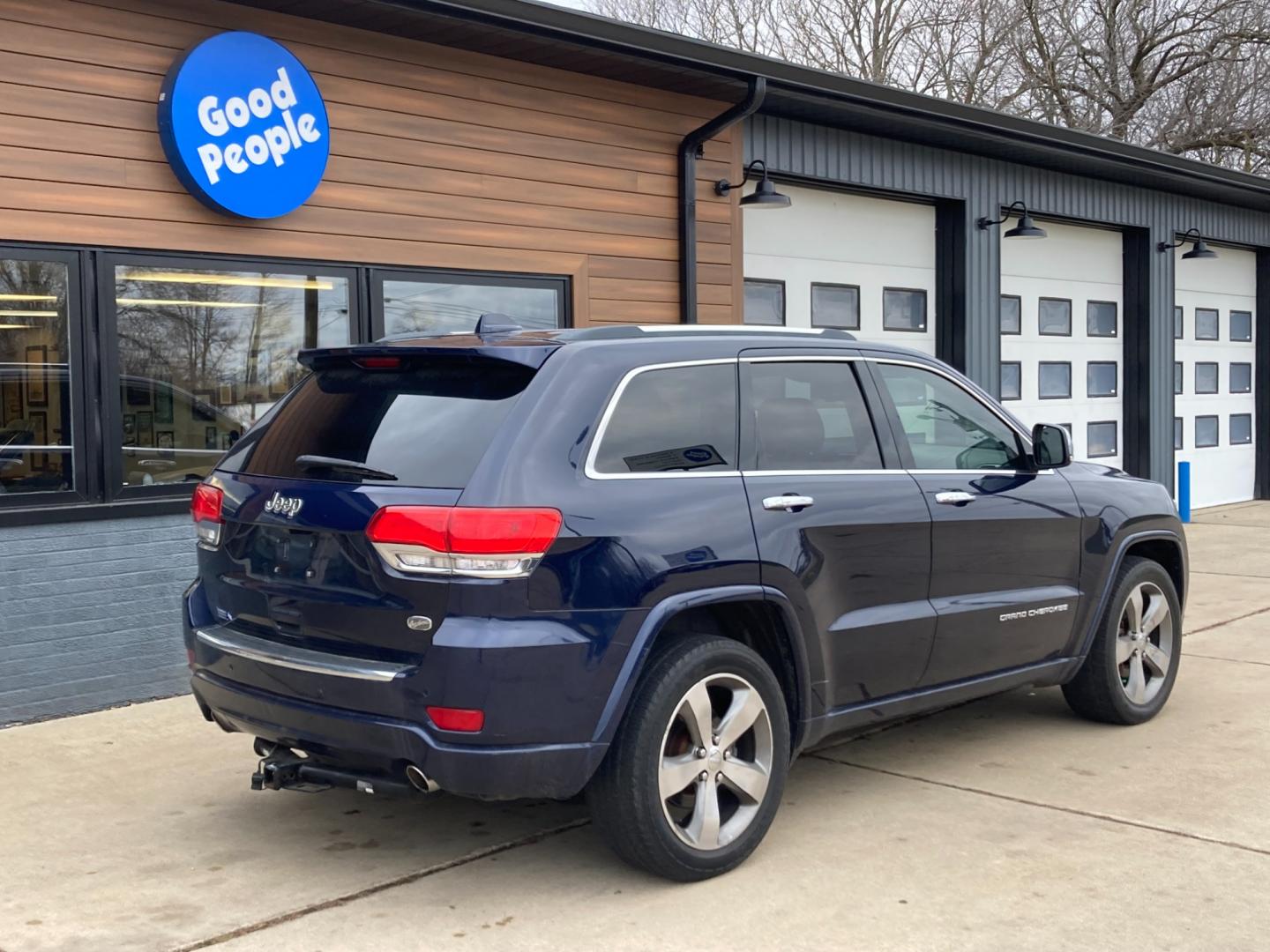 2014 Maximun Steel Blue Met Jeep Grand Cherokee Overland 2WD (1C4RJECG9EC) with an 3.6L V6 DOHC 24V engine, 5-Speed Automatic transmission, located at 1800 South Ihm Blvd, Freeport, IL, 61032, (815) 232-5543, 42.278645, -89.607994 - Photo#1